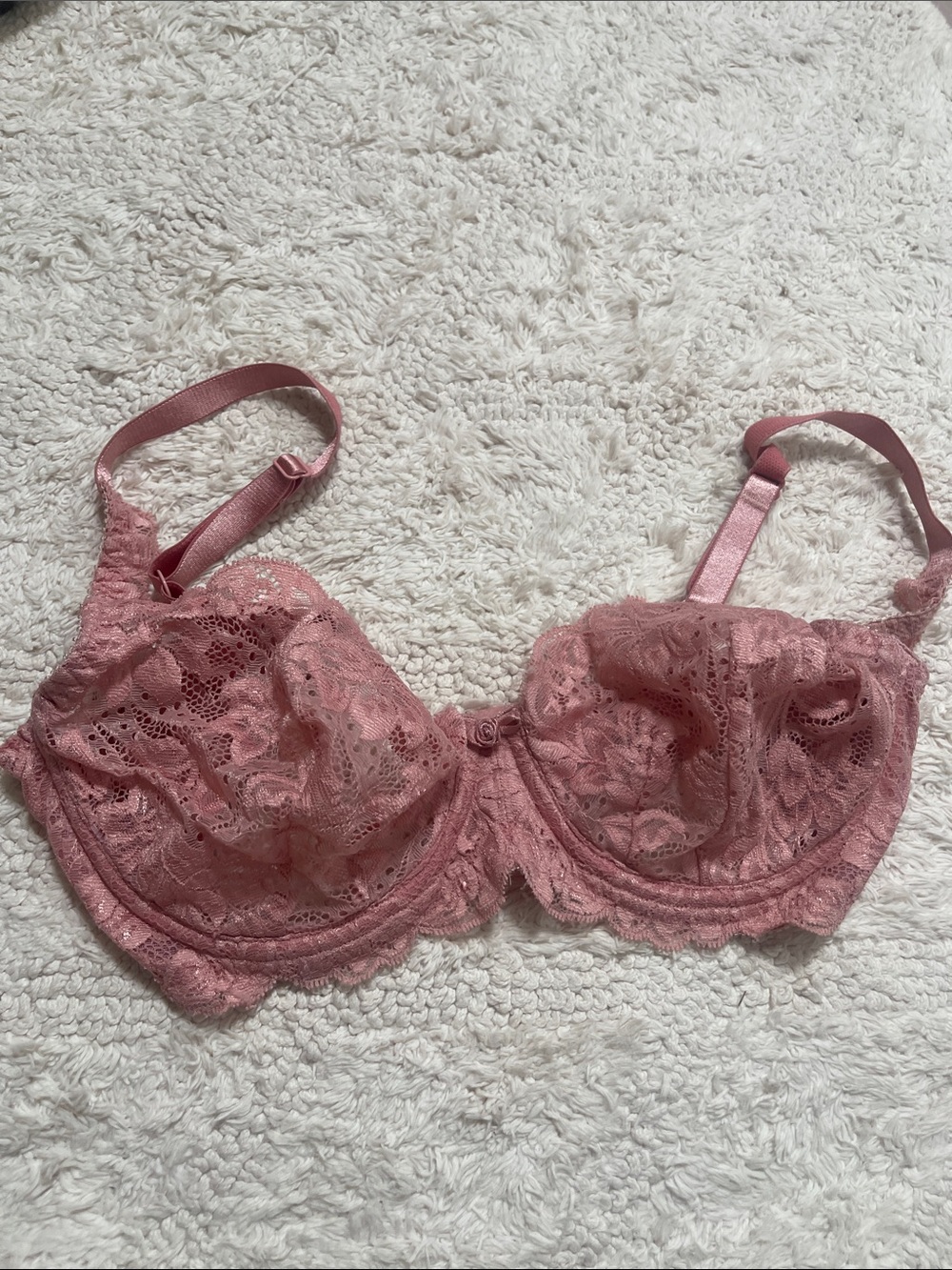 Victorias Secret Lace Underwire Bra in Dusty Pink - Women's Intimates